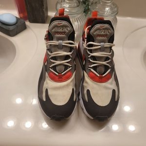 Nike react 11  size 9 men  10 1/2 women